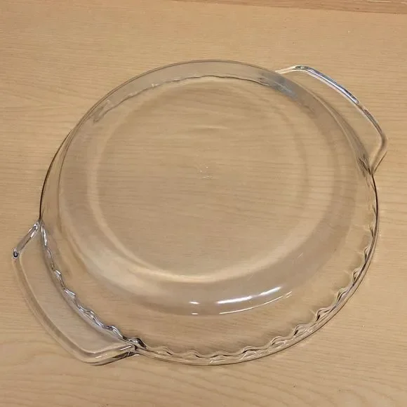 Anchor Hocking 9 inch clear scalloped pie plate - Picture 3 of 3